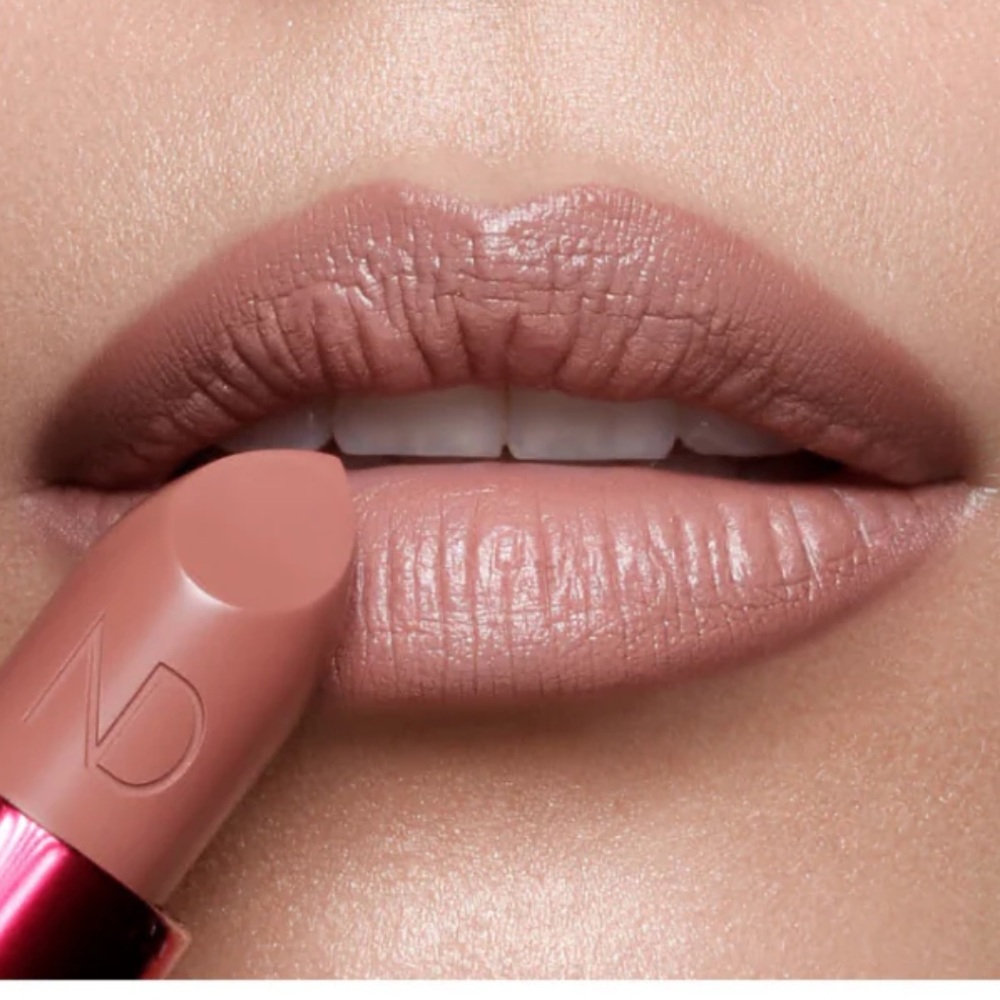 Amorosa Natasha Denona I NEED A NUDE LIPSTICK
LIPSTICK